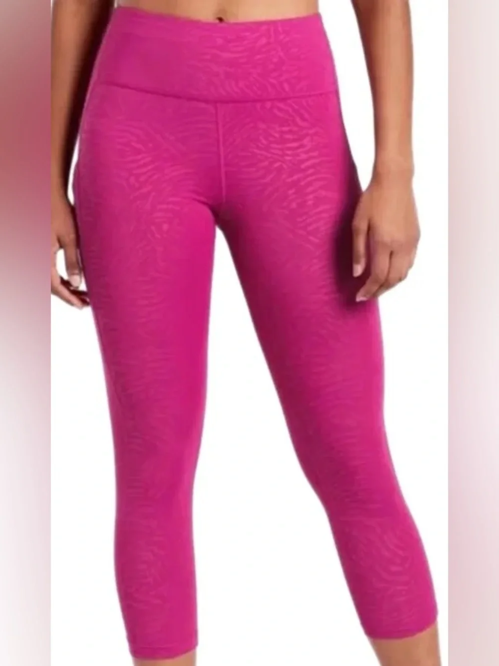 athleta ultimate stash pocket capri printed pink fuchsia size small